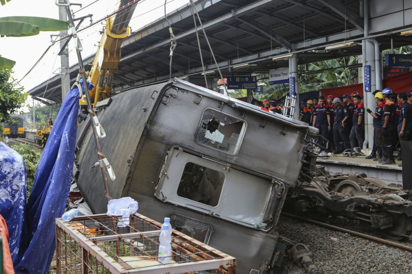 Endonezya'daki tren faciasında can kaybı 14'e yükseldi - Resim: 8