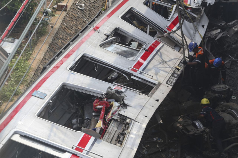 Endonezya'daki tren faciasında can kaybı 14'e yükseldi - Resim: 15