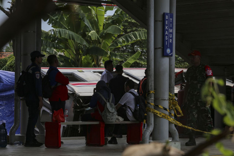 Endonezya'daki tren faciasında can kaybı 14'e yükseldi - Resim: 17