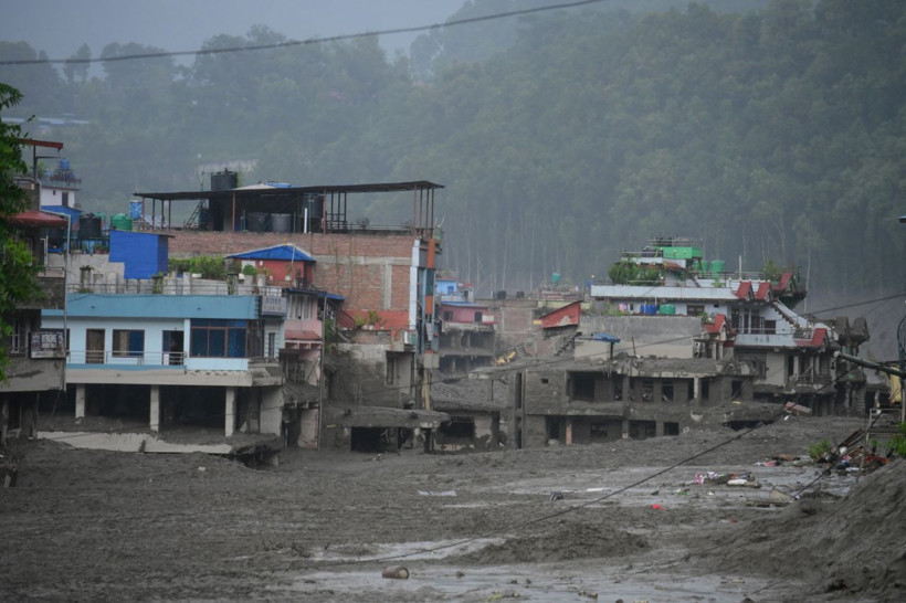 Nepal çamura gömüldü! Ölü sayısı her geçen saat artıyor... - Resim: 6