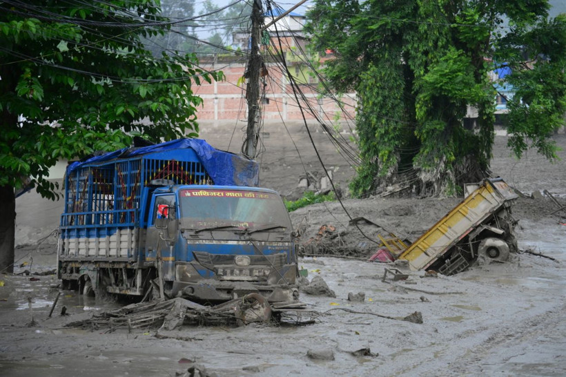 Nepal çamura gömüldü! Ölü sayısı her geçen saat artıyor... - Resim: 15