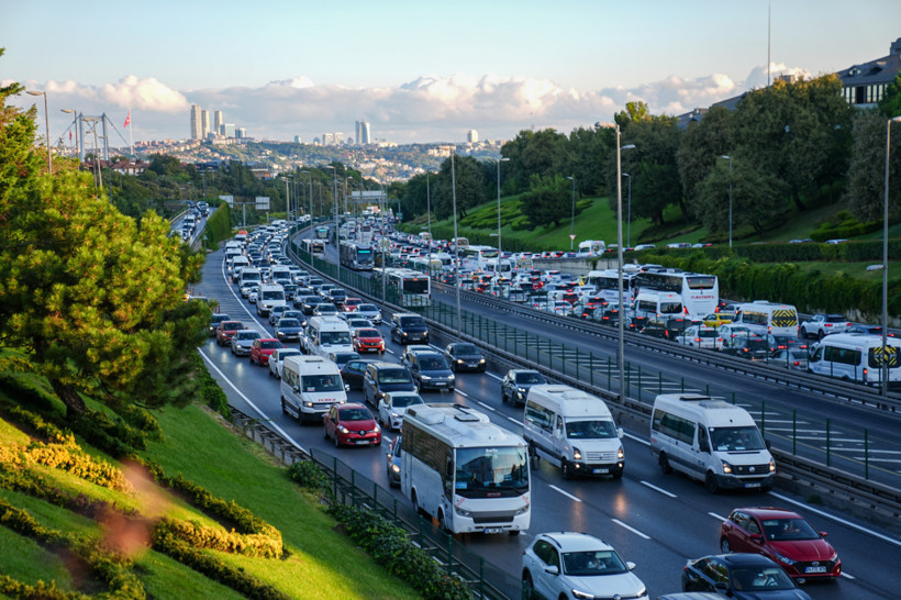 İstanbul'da yeni eğitim öğretim yılının ilk gününde trafik yoğunluğu - Resim: 2