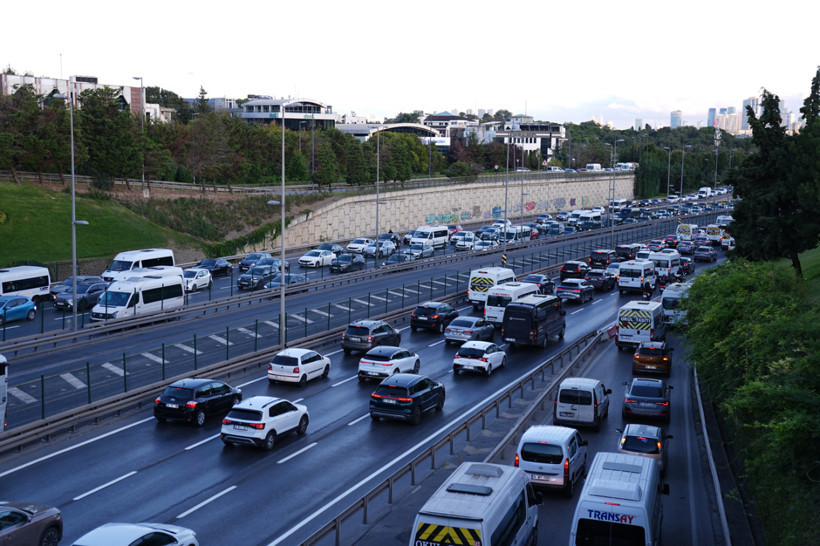 İstanbul'da yeni eğitim öğretim yılının ilk gününde trafik yoğunluğu - Resim: 3