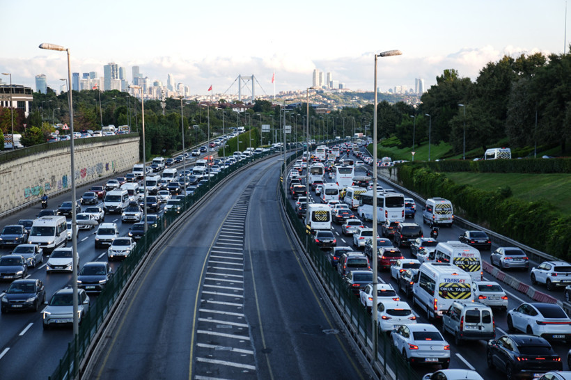İstanbul'da yeni eğitim öğretim yılının ilk gününde trafik yoğunluğu - Resim: 6