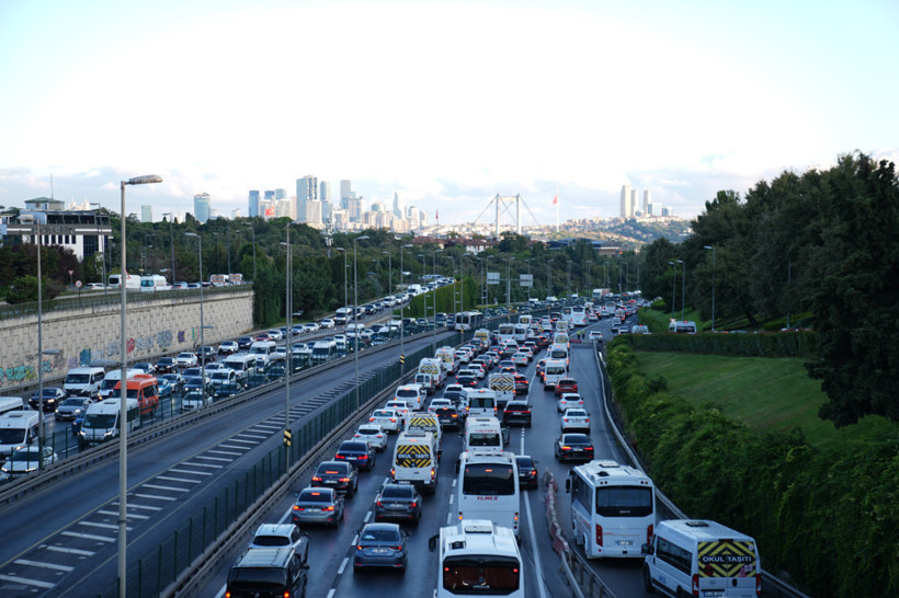 İstanbul'da yeni eğitim öğretim yılının ilk gününde trafik yoğunluğu - Resim: 7
