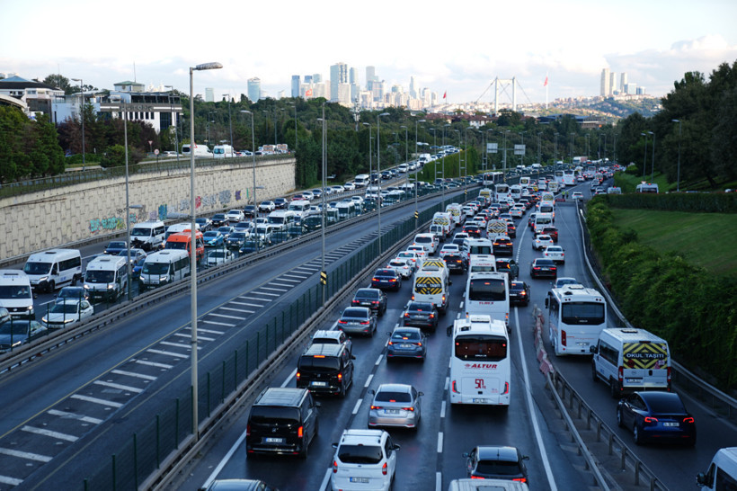 İstanbul'da yeni eğitim öğretim yılının ilk gününde trafik yoğunluğu - Resim: 8
