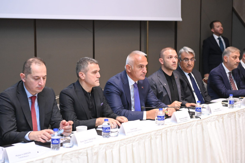 Ersoy: İstanbul'a 9 ayda 13.5 milyon turist geldi - Resim : 1