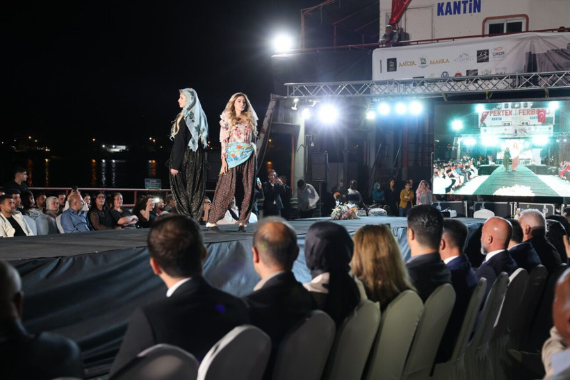 Türkiye'de bir ilk! Feribotta defile yapıldı - Resim: 10