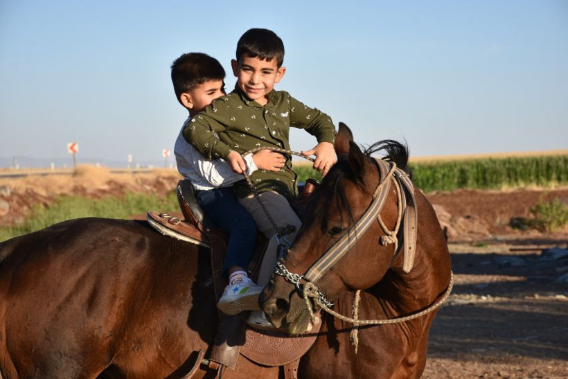 Bu mekânda para geçmiyor, her şey bedava! Çay, çorba, sıcak yemek, at binme ve daha fazlası... - Resim: 2