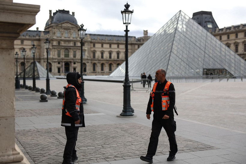 Paris'te soygun sonrası Louvre Müzesi'nin önü doldu taştı! - Resim: 3