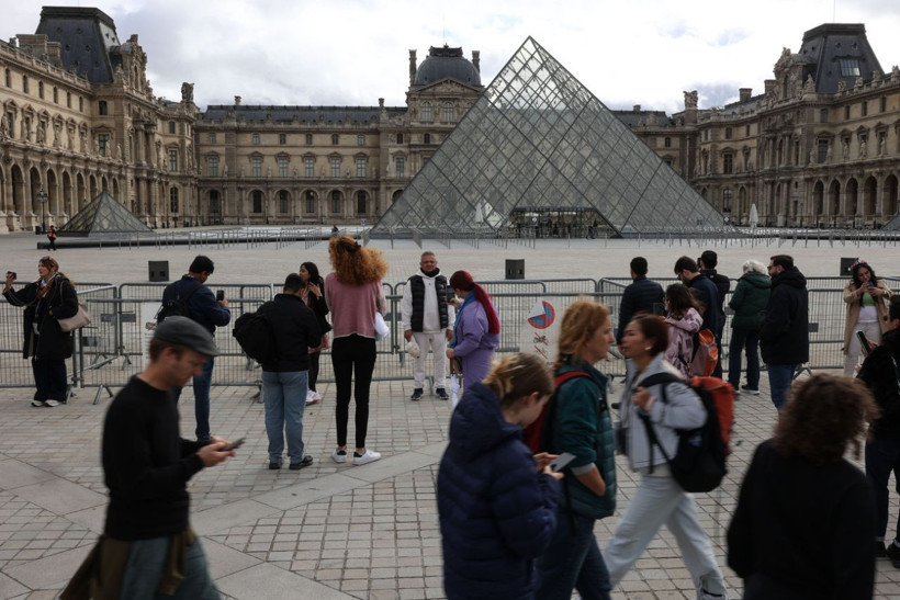 Paris'te soygun sonrası Louvre Müzesi'nin önü doldu taştı! - Resim: 4