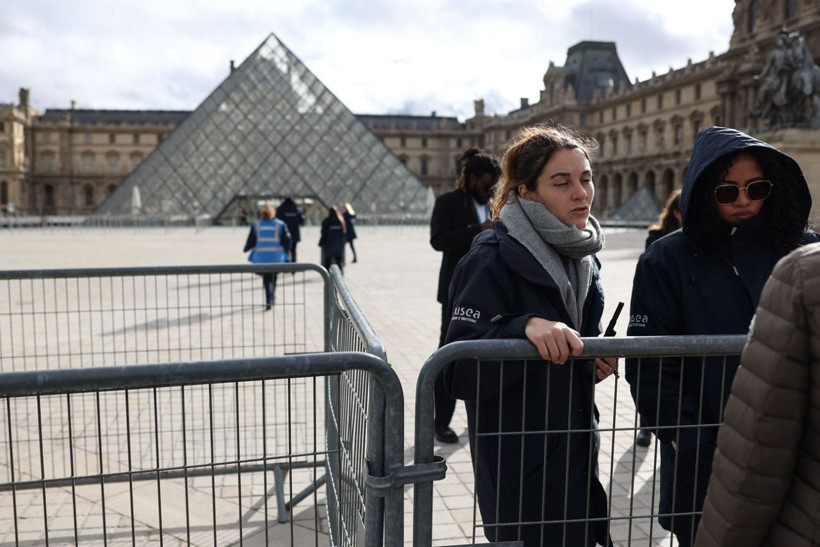 Paris'te soygun sonrası Louvre Müzesi'nin önü doldu taştı! - Resim: 5