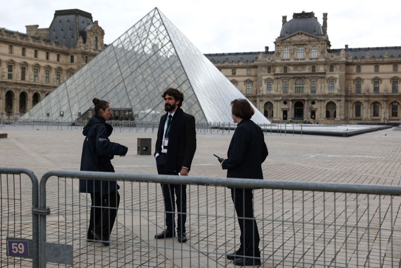 Paris'te soygun sonrası Louvre Müzesi'nin önü doldu taştı! - Resim: 7