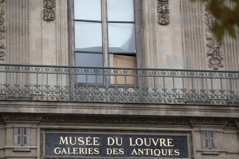 Paris'te soygun sonrası Louvre Müzesi'nin önü doldu taştı! - Resim: 13
