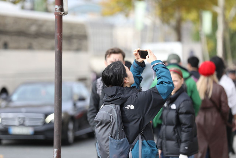 Paris'te soygun sonrası Louvre Müzesi'nin önü doldu taştı! - Resim: 14