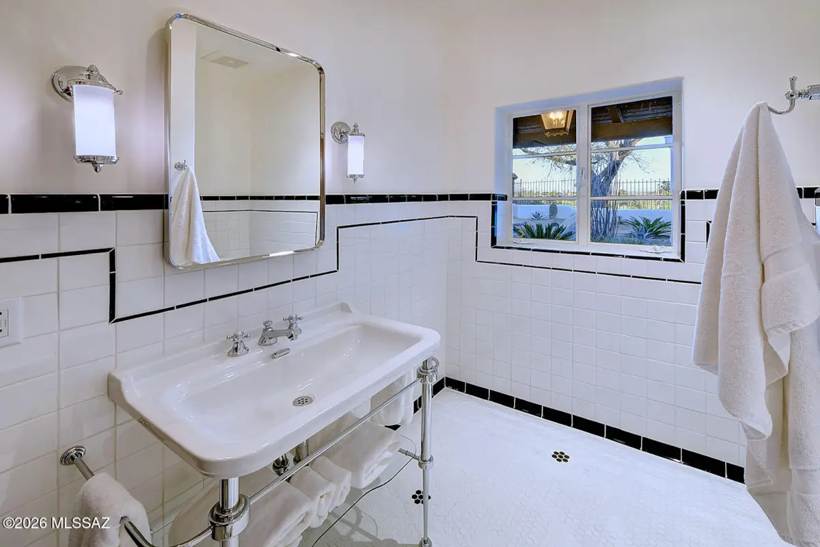 Oscarlı oyuncunun ölene kadar yaşadığı 7 odalı 6 banyolu ev satışa çıktı - Resim: 13