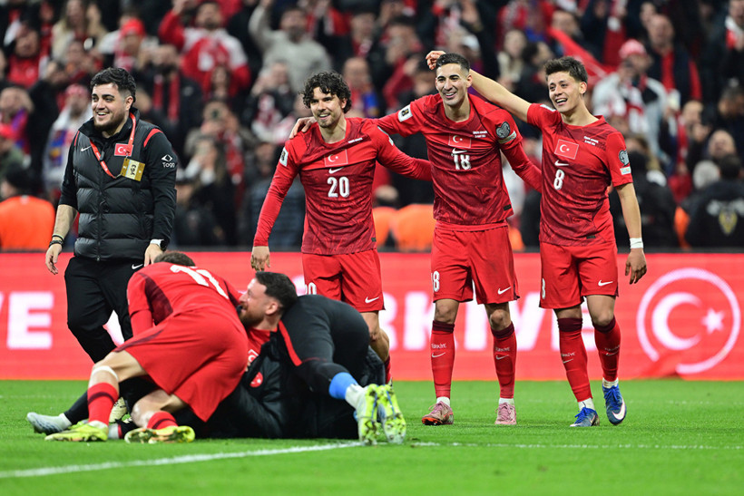 Türkiye play-off turu yarı final maçında Romanya'yı mağlup etti - Resim : 1