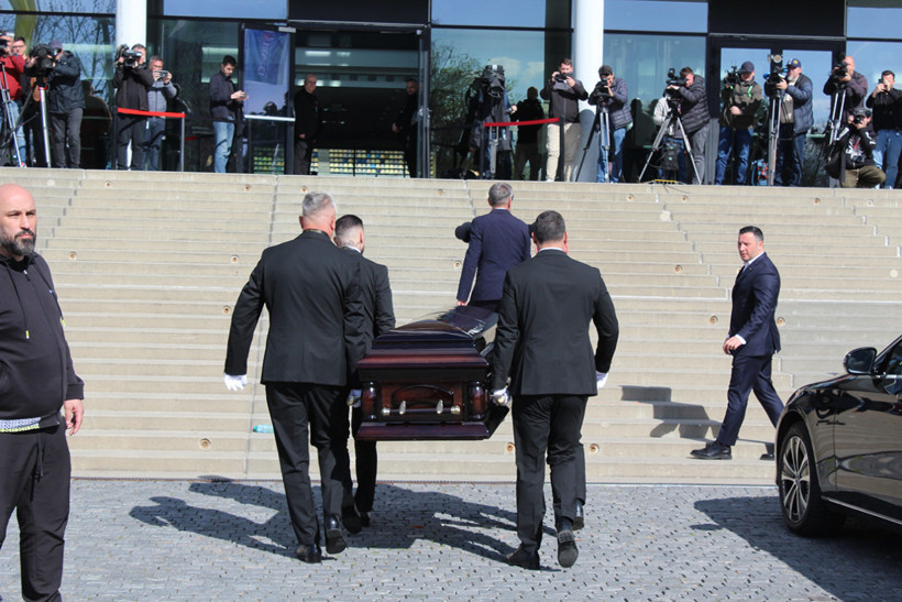 Futbolun efsane ismi Mircea Lucescu son yolculuğuna uğurlanıyor - Resim : 3