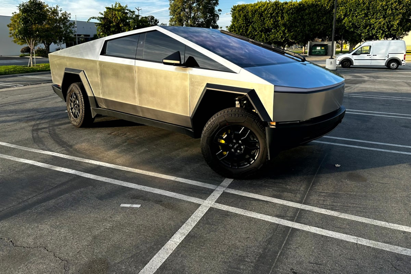 1 yılda 160 bin kilometre yaptı: Tesla'nın tamir faturası dudak uçuklattı - Resim: 5
