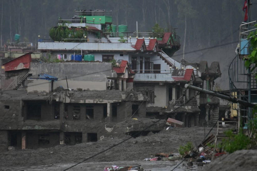 Nepal çamura gömüldü! Ölü sayısı her geçen saat artıyor... - Resim: 2