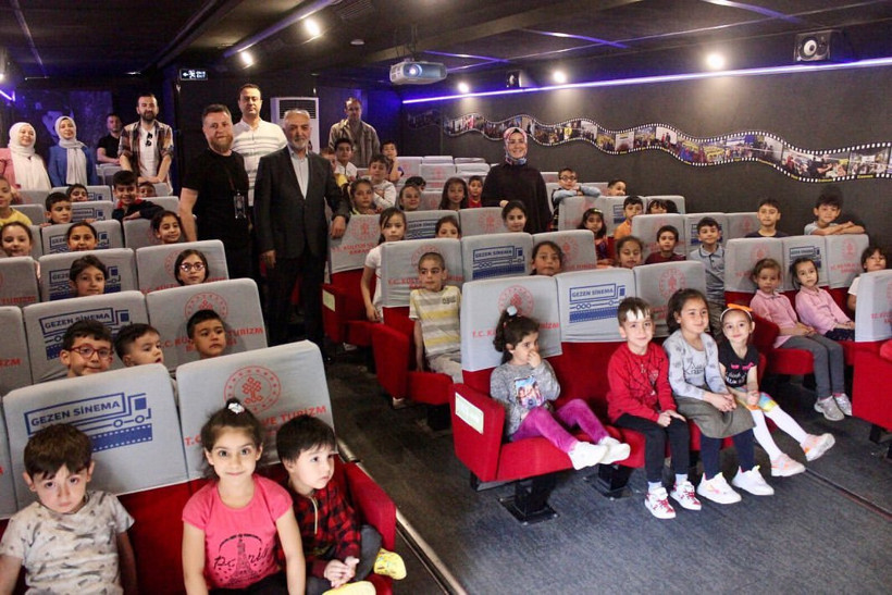 Bakan Ersoy duyurdu: Gezen sinema T&uuml;rkiye&rsquo;nin 81 ilinin tamamına ulaştı - Resim : 1