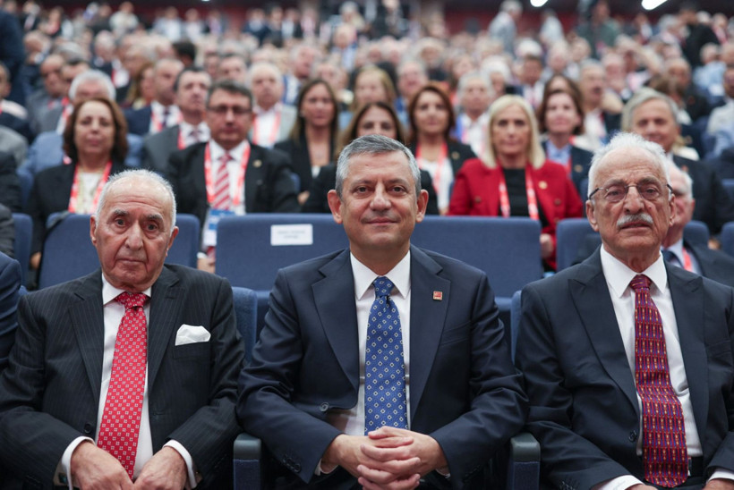 Son dakika... CHP'nin 22. Olağanüstü Kurultayı'nda karar: Özgür Özel yeniden genel başkan seçildi - Resim : 1