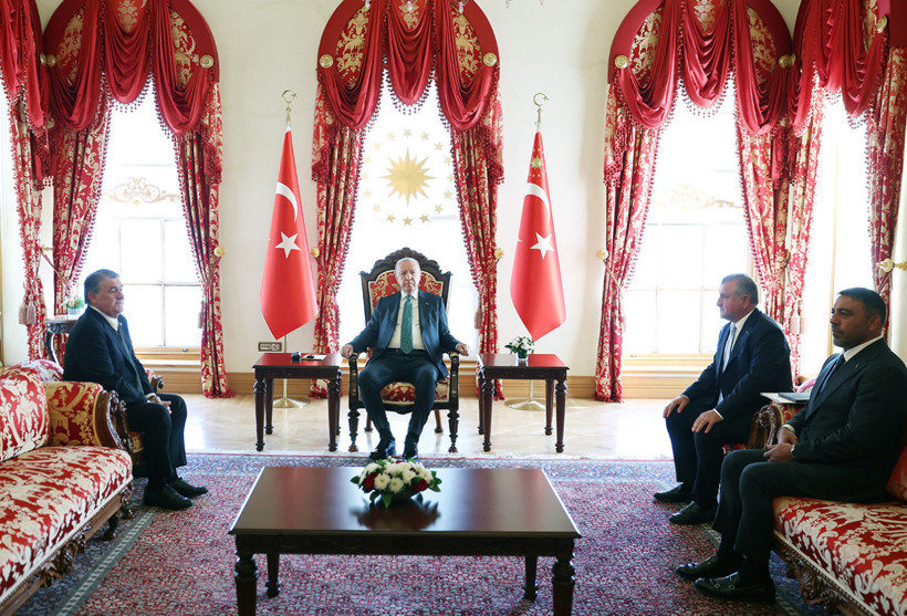 Erdoğan, 4 kul&uuml;b&uuml;n başkanlarını ve y&ouml;neticilerini kabul etti - Resim : 2
