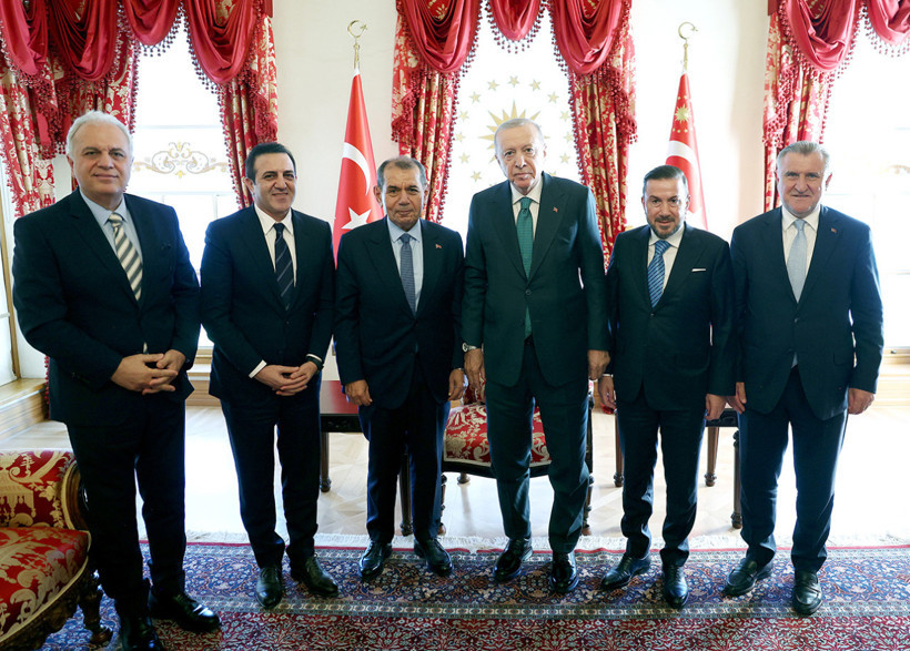 Erdoğan, 4 kul&uuml;b&uuml;n başkanlarını ve y&ouml;neticilerini kabul etti - Resim : 1