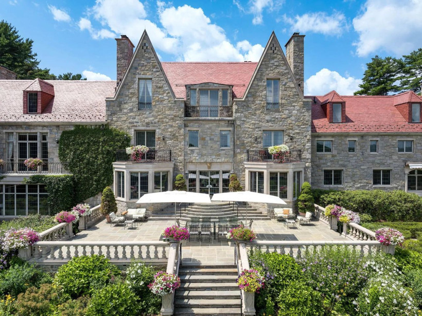 Medya devini yöneten aile için inşa edilen malikane satışa çıktı - Resim: 14