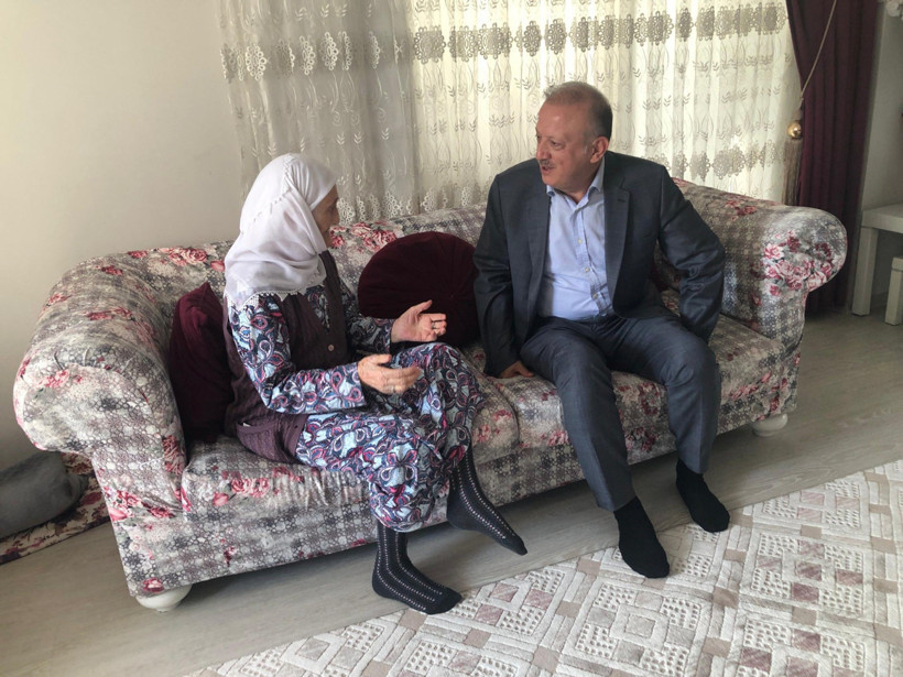 2 padişah, 12 cumhurbaşkanı, 27 başbakan gördü! Asırlık çınara doğum günü sürprizi - Resim : 1