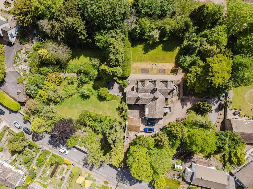 Ünlü yazarın mürebbiyelik yaptığı malikane satışa çıktı - Resim: 35