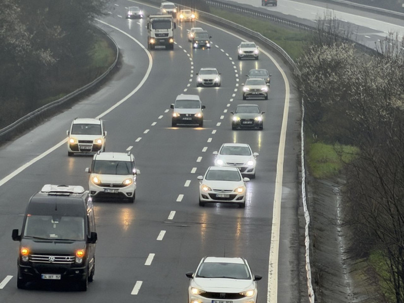 Anadolu Otoyolu'nda bayram trafiği başladı - Resim: 5