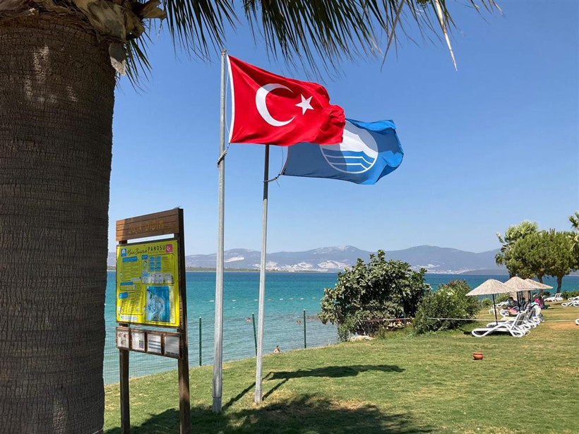 Akdeniz'de mavi rekabet! T&uuml;rkiye'nin mavi bayraklı plaj sayısı 580'e y&uuml;kseldi - Resim : 1