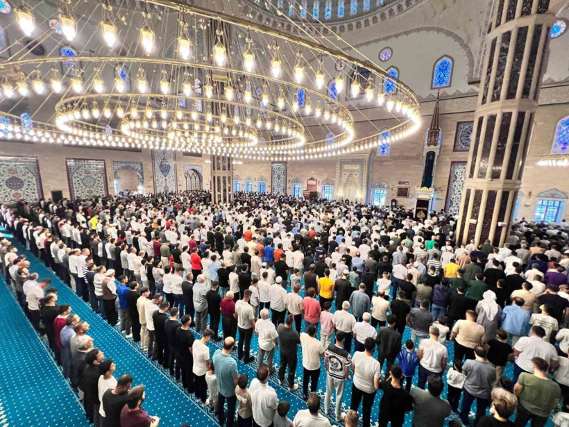 Bursa bayram namazı saati: 2026 Bursa'da Kurban Bayramı namazı saat kaçta kılınacak? Namaz vakti... - Resim: 2