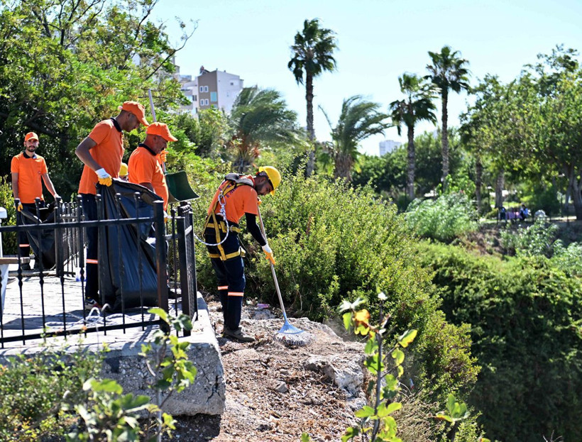 40 metrelik falezlerden denizlere... Büyük temizlik operasyonu! Neler çıktı neler - Resim: 6