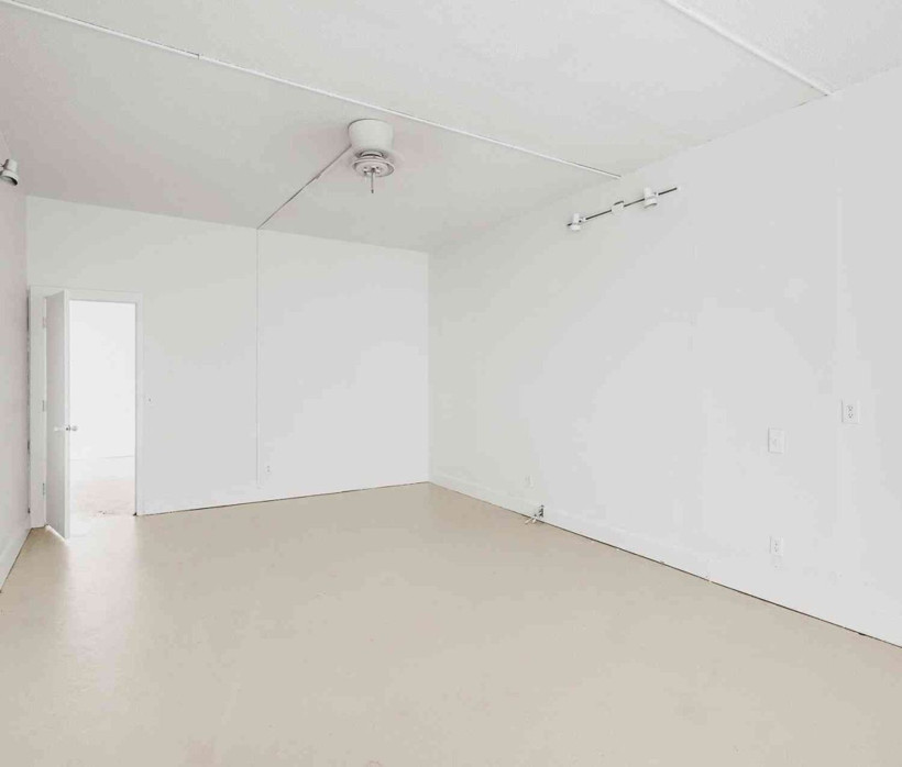 Savaşta sığınak olarak kullanılmıştı, 5. kez satışa çıktı - Resim: 14