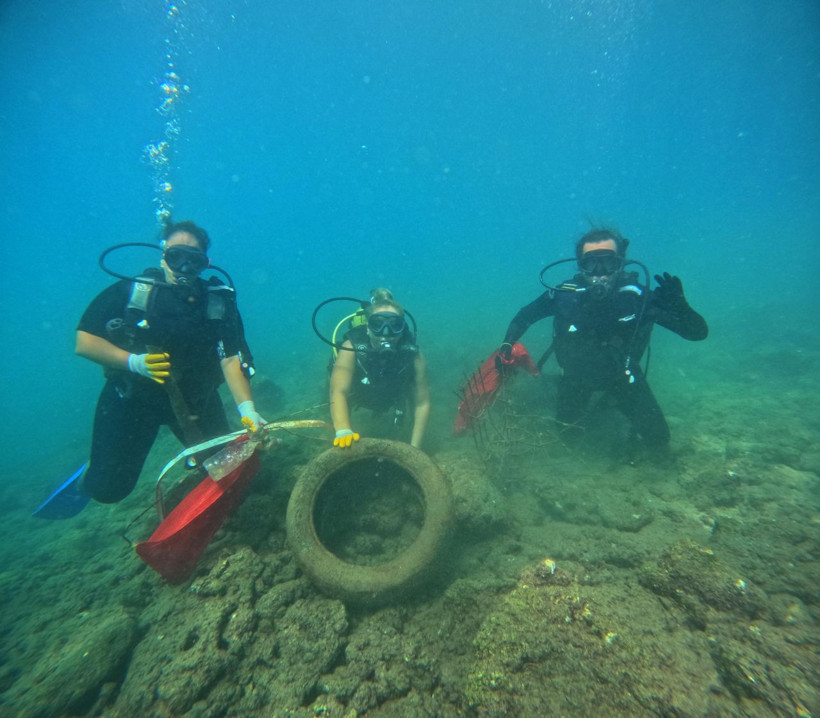 40 metrelik falezlerden denizlere... Büyük temizlik operasyonu! Neler çıktı neler - Resim: 2