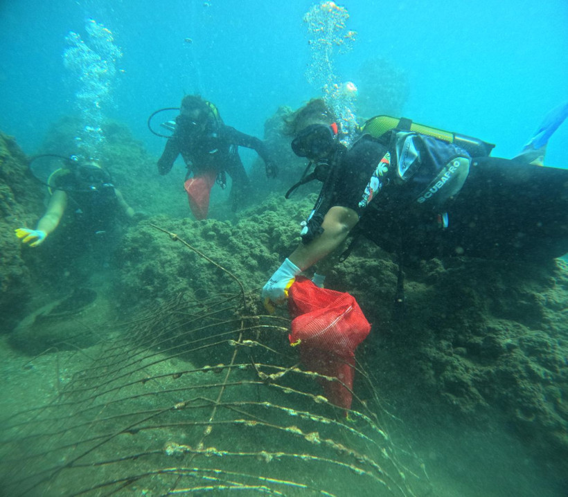 40 metrelik falezlerden denizlere... Büyük temizlik operasyonu! Neler çıktı neler - Resim: 3