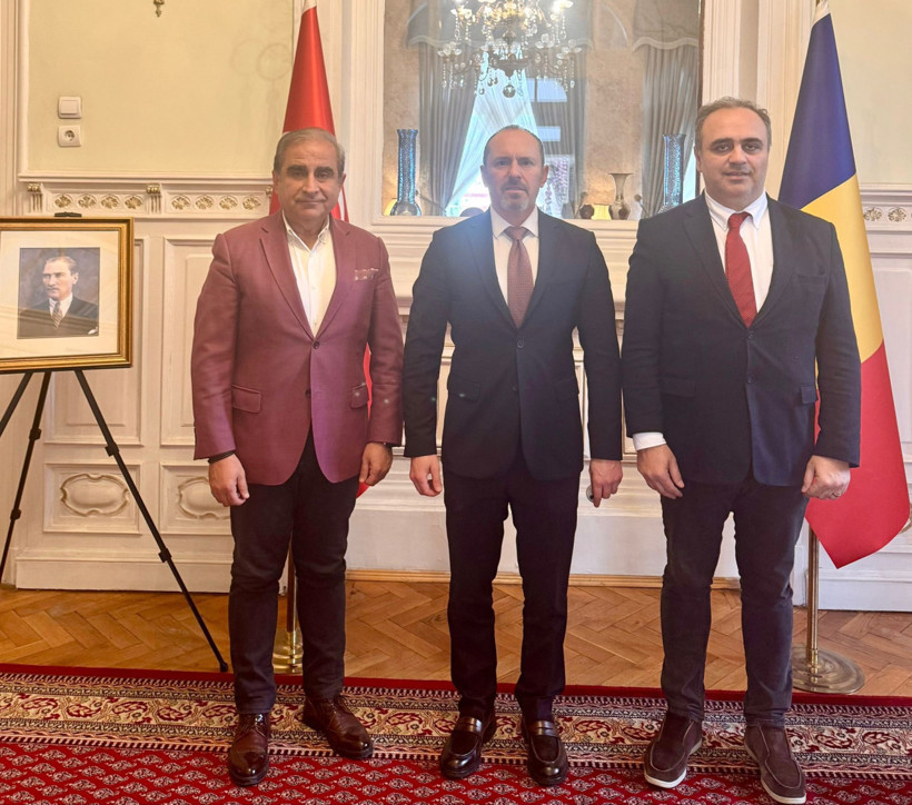 TFF Y&ouml;netim Kurulu &Uuml;yesi Ak&uuml;z&uuml;m, Lucescu'nun cenaze ve anma t&ouml;renlerine katıldı - Resim : 1