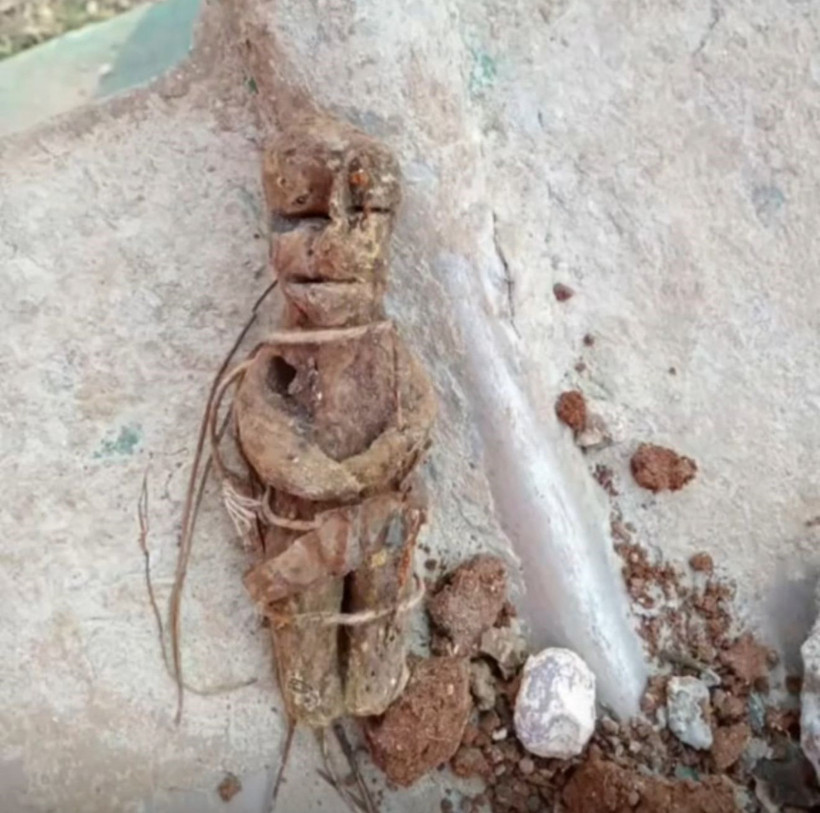 Kuzu kafaları, kaşıklar, büyü kutuları… Mezarlıklar 'büyücü'lerin istilası altında! - Resim : 1