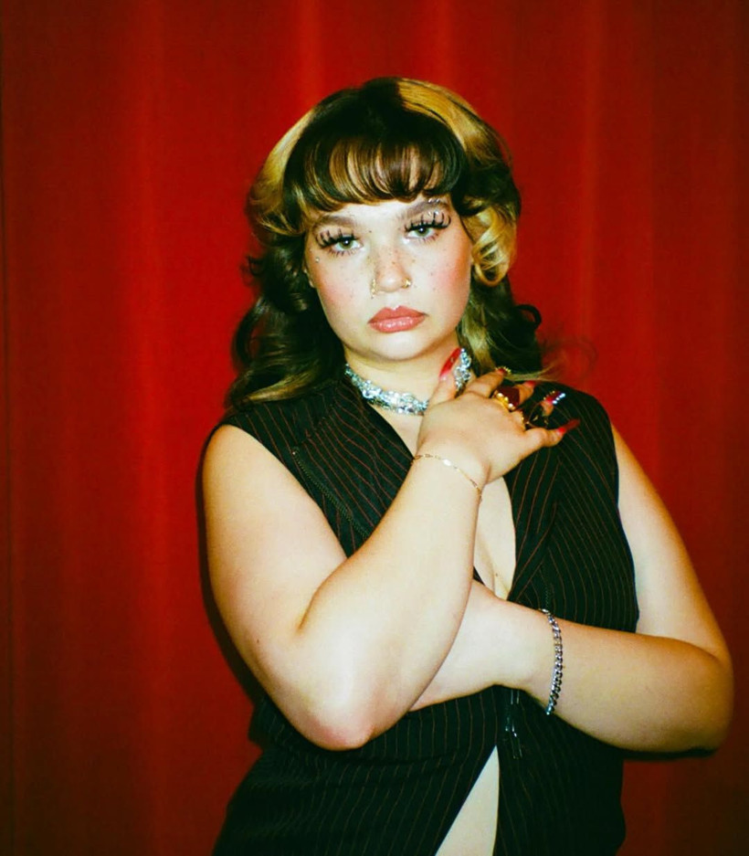 Sahnede fenalık geçiren Lola Young konserlerini iptal etti - Resim: 1